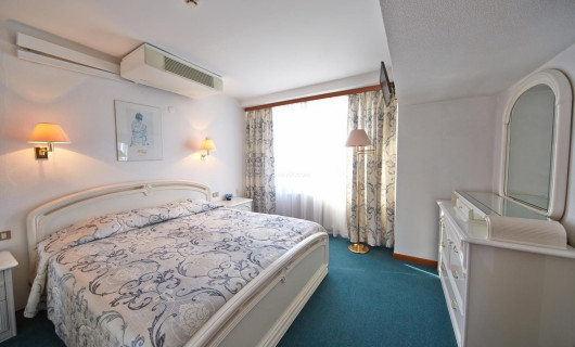 Джуниор Сюит