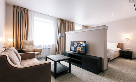 Джуниор Сюит