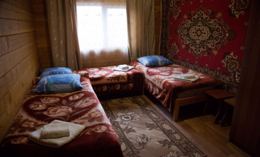 Трёхместный эконом санузел и душ на этаже